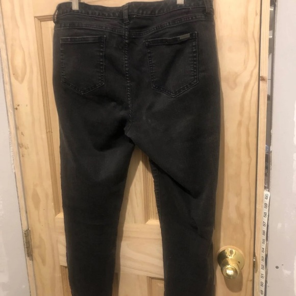 Capri jeans SOLD - Picture 2 of 4